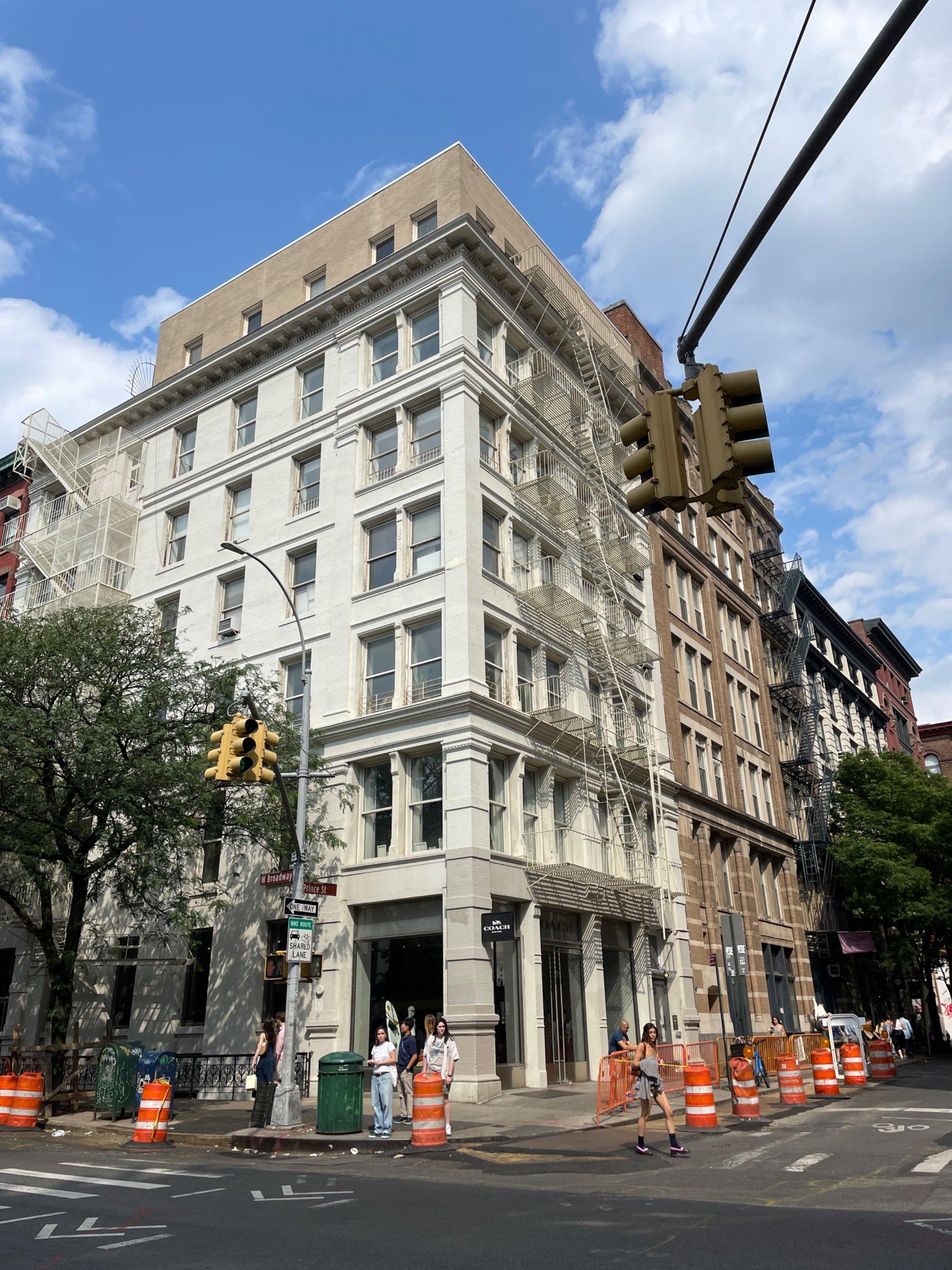 carousel-hero-element image-0